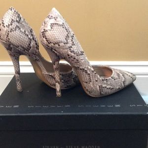 Steve Madden Newbee Natural Snake Print Pumps